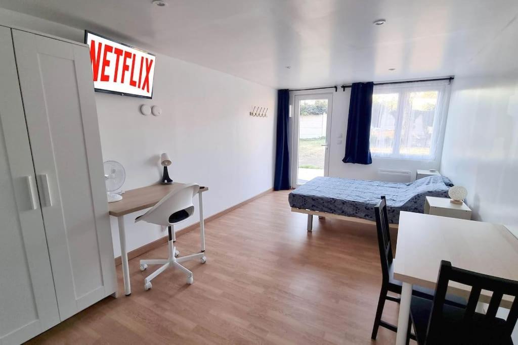 Studio En Rez De Jardin Avec Terrasse Privee - Le Petit Chateau Avesnois - Tv - Wifi - Logement Complet Avesnes-sur-Helpe Εξωτερικό φωτογραφία