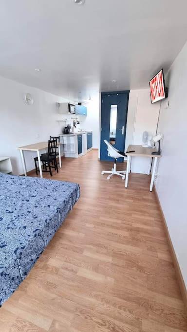 Studio En Rez De Jardin Avec Terrasse Privee - Le Petit Chateau Avesnois - Tv - Wifi - Logement Complet Avesnes-sur-Helpe Εξωτερικό φωτογραφία